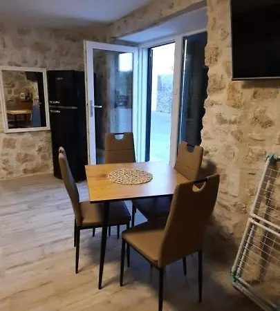 Apartment Mliko I Palenta