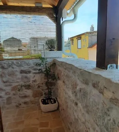 Apartment Mliko I Palenta Razanac