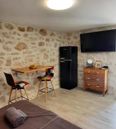 Mliko I Palenta Apartamento *