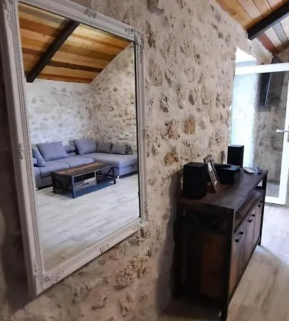 Apartment Mliko I Palenta Razanac